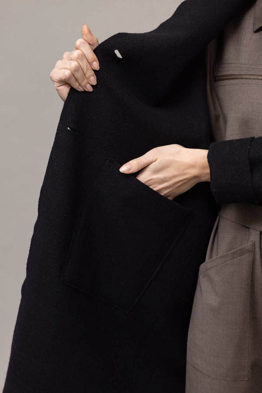 LION Coat Black 