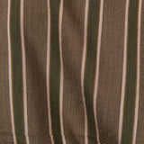 Top BRICE Vert léger à manches longues. Haut col V avec rayures vertes. Contraste des rayures au niveau des épaules et des manches.